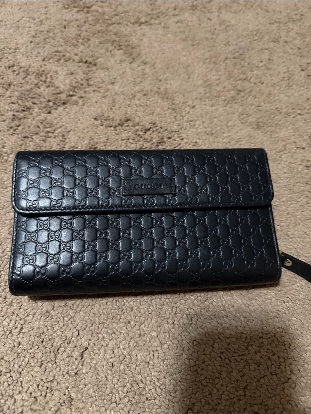 - Gucci Zip Around Wallet
